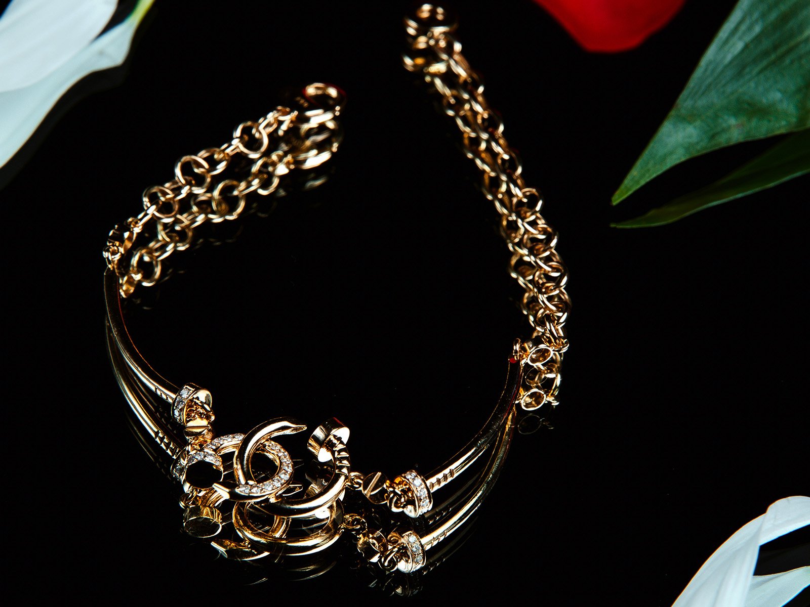 top-view-golden-bracelet-with-diamonds-black-wall